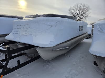 BOATZON | Bentley Pontoons Legacy 223 Navigator 2026