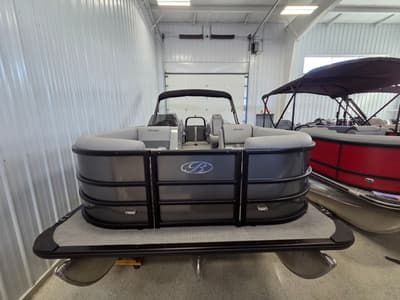 BOATZON | Bentley Pontoons Legacy 223 Navigator 2026