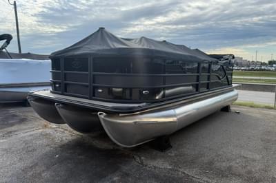 BOATZON | Bentley Pontoons Legacy 223 Navigator 2026