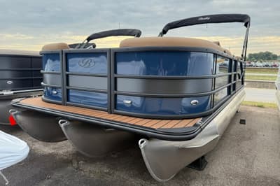 BOATZON | Bentley Pontoons Legacy 223 Navigator 2026
