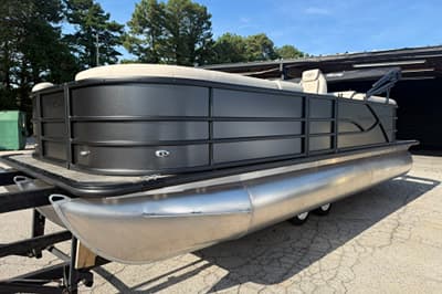 BOATZON | Bentley Pontoons Legacy 223 Navigator 2026