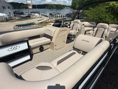 BOATZON | Bentley Pontoons Legacy 223 Navigator 2026