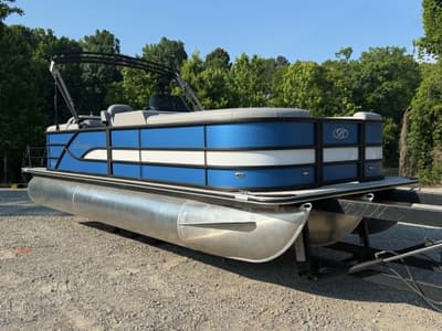 BOATZON | Bentley Pontoons Legacy 223 Navigator 2026