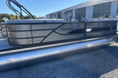 BOATZON | Bentley Pontoons Legacy 223 Navigator 2026