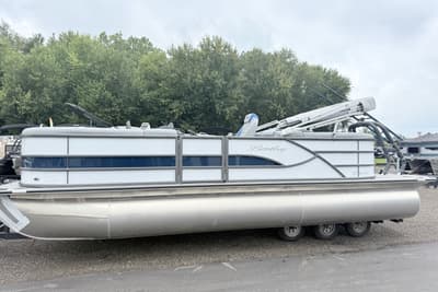 BOATZON | Bentley Pontoons Legacy 223 Navigator 2027