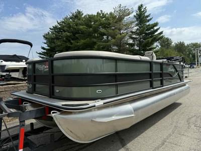 BOATZON | Bentley Pontoons Legacy 223 Navigator Dual Captain 34 Tube 2026