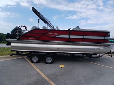 BOATZON | Bentley Pontoons Legacy 223 Quad Swingback 2026