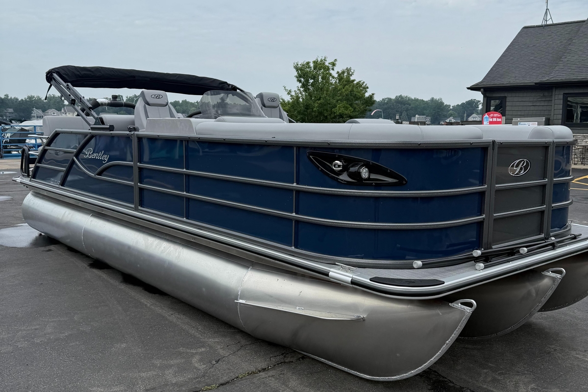 2026 Bentley Pontoons Legacy 223 Quad Swingback - Sold Boat