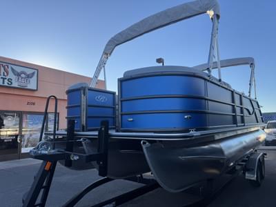 BOATZON | Bentley Pontoons LEGACY 223 SWINGBACK 2025