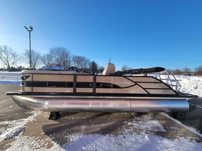 BOATZON | Bentley Pontoons Legacy 223 Swingback 2025 BOATZON | Bentley Pontoons Legacy 223 Swingback 2025