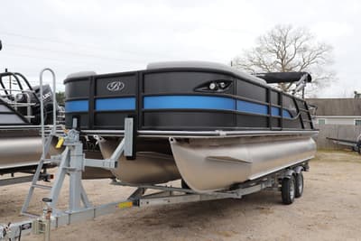 BOATZON | Bentley Pontoons Legacy 223 Swingback 2026