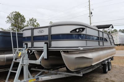 BOATZON | Bentley Pontoons Legacy 223 Swingback 2026