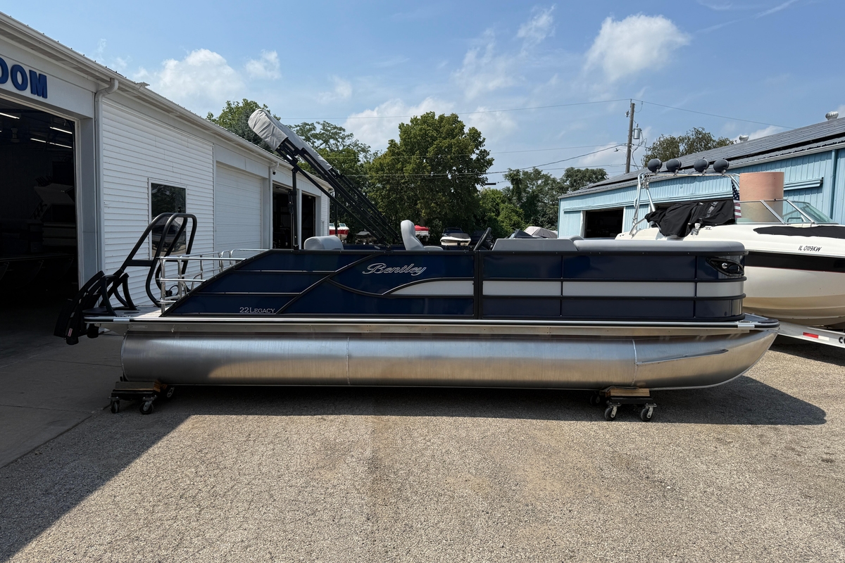 2026 Bentley Pontoons Legacy 223 Swingback - Sold Boat