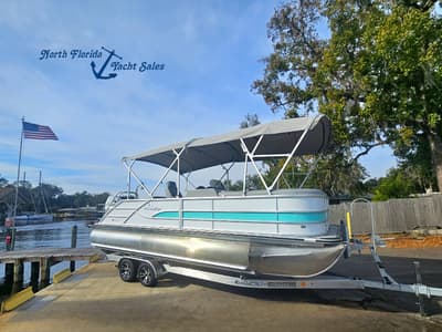 BOATZON | Bentley Pontoons Legacy 223 Swingback 2026 BOATZON | Bentley Pontoons Legacy 223 Swingback 2026