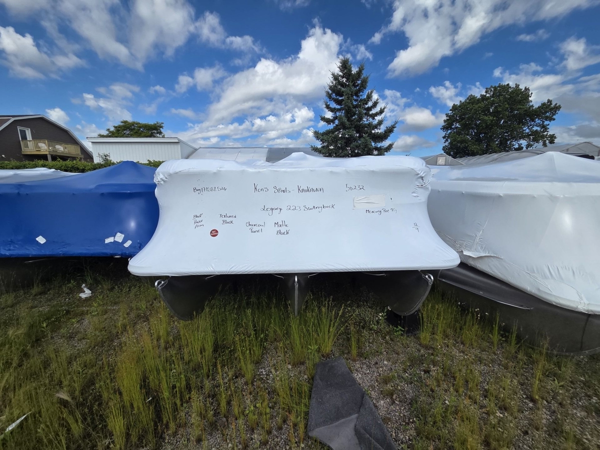 2026 Bentley Pontoons Legacy 223 Swingback - Sold Boat