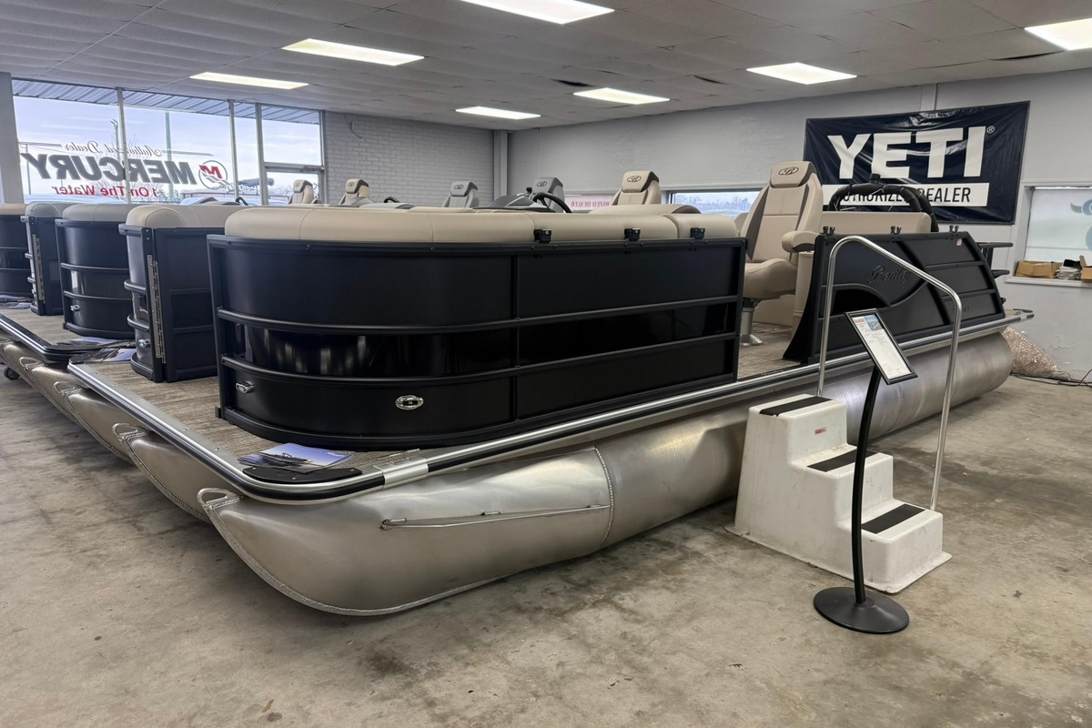 2026 Bentley Pontoons Legacy 223 Swingback - Sold Boat