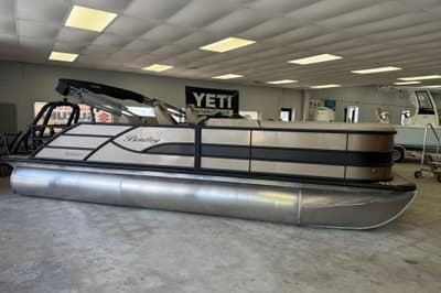 BOATZON | Bentley Pontoons Legacy 223 Swingback 2026 BOATZON | Bentley Pontoons Legacy 223 Swingback 2026