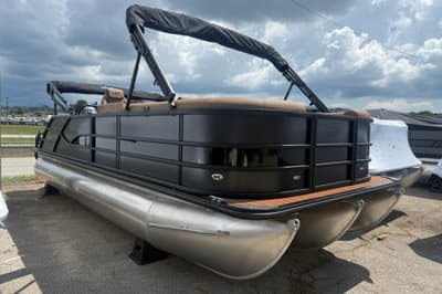 BOATZON | Bentley Pontoons Legacy 223 Swingback 2026