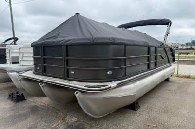 BOATZON | Bentley Pontoons Legacy 223 Swingback 2026 BOATZON | Bentley Pontoons Legacy 223 Swingback 2026