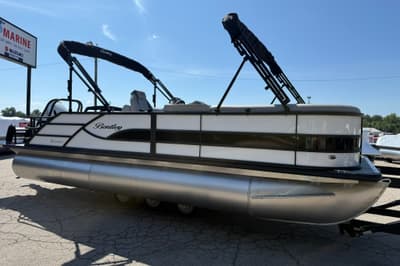 BOATZON | Bentley Pontoons Legacy 223 Swingback 2026