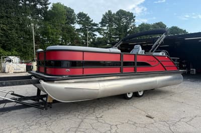 BOATZON | Bentley Pontoons Legacy 223 Swingback 2026