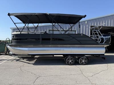 BOATZON | Bentley Pontoons Legacy 223 Swingback 2026