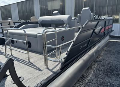 BOATZON | Bentley Pontoons Legacy 223 Swingback 2026