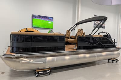 BOATZON | Bentley Pontoons Legacy 223 Swingback 2027