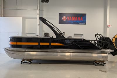 BOATZON | Bentley Pontoons Legacy 223 Swingback 2027