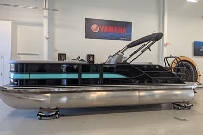 BOATZON | Bentley Pontoons Legacy 223 Swingback 2027
