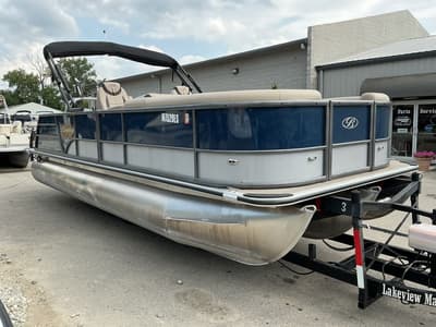 BOATZON | Bentley Pontoons Legacy 223 Swingback Sport 3 2024