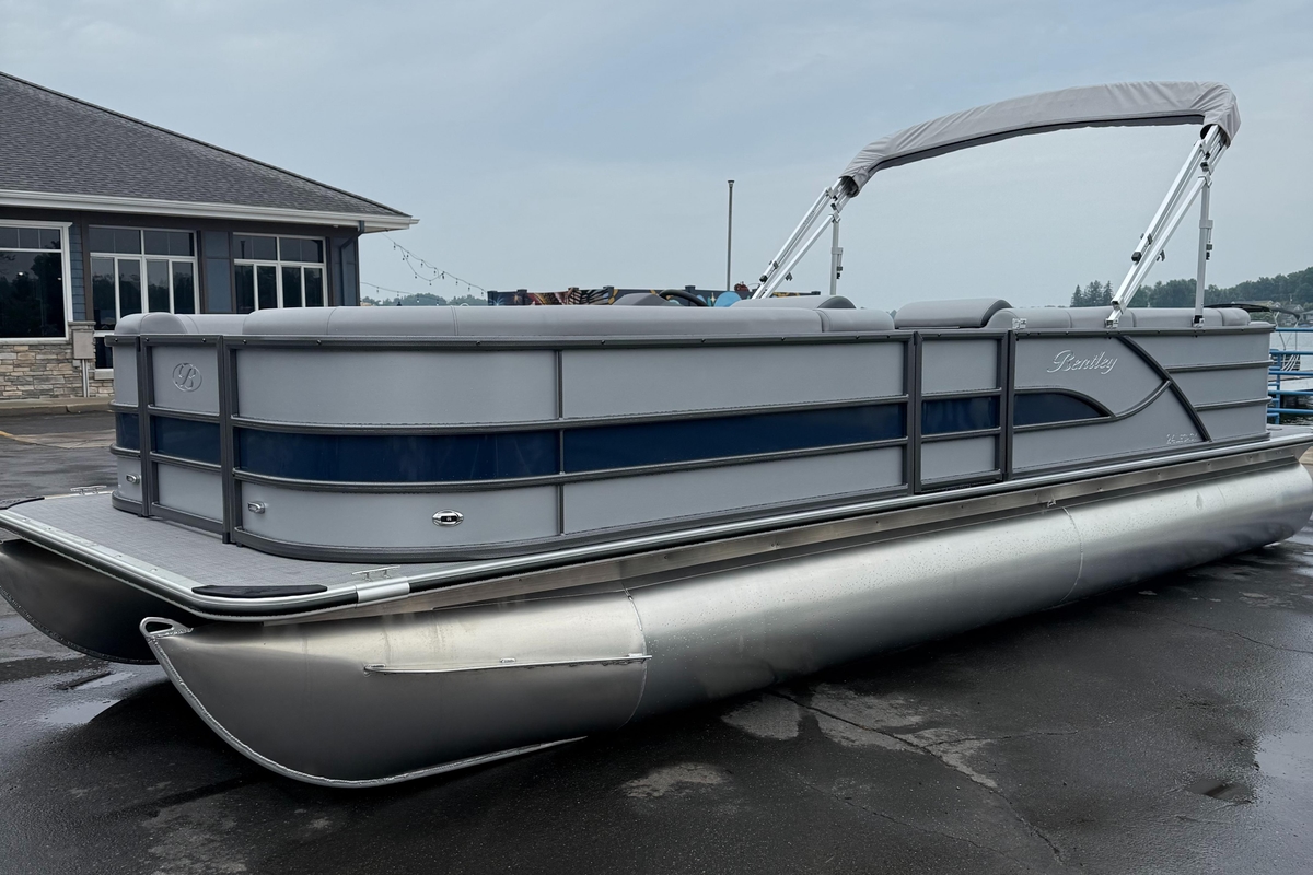 2026 Bentley Pontoons Legacy 240 Cruise XL - Sold Boat