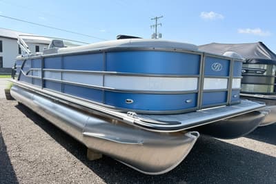 BOATZON | Bentley Pontoons Legacy 240 Navigator 2027