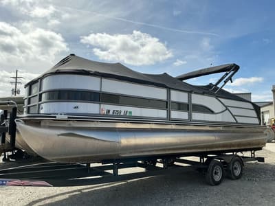 BOATZON | Bentley Pontoons Legacy 240 Swingback 2025