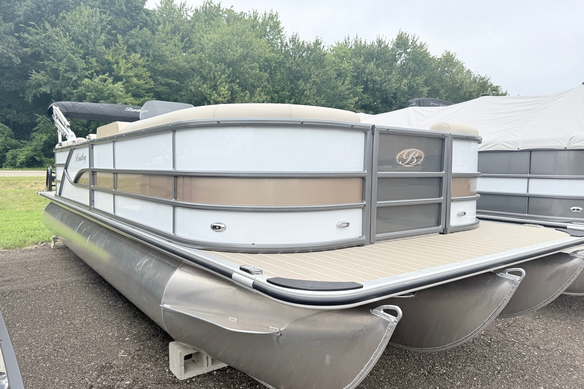 2027 Bentley Pontoons Legacy 243 Nav Ext - Sold Boat