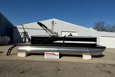 BOATZON | Bentley Pontoons Legacy 243 Navigator 2026