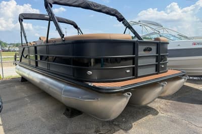 BOATZON | Bentley Pontoons Legacy 243 Navigator 2026