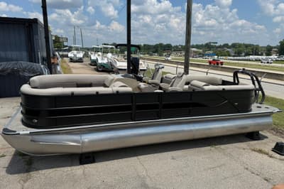 BOATZON | Bentley Pontoons Legacy 243 Navigator 2026