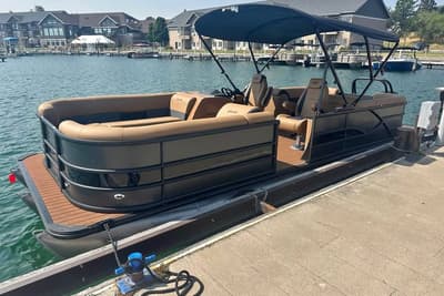 BOATZON | Bentley Pontoons Legacy 243 Navigator 2026