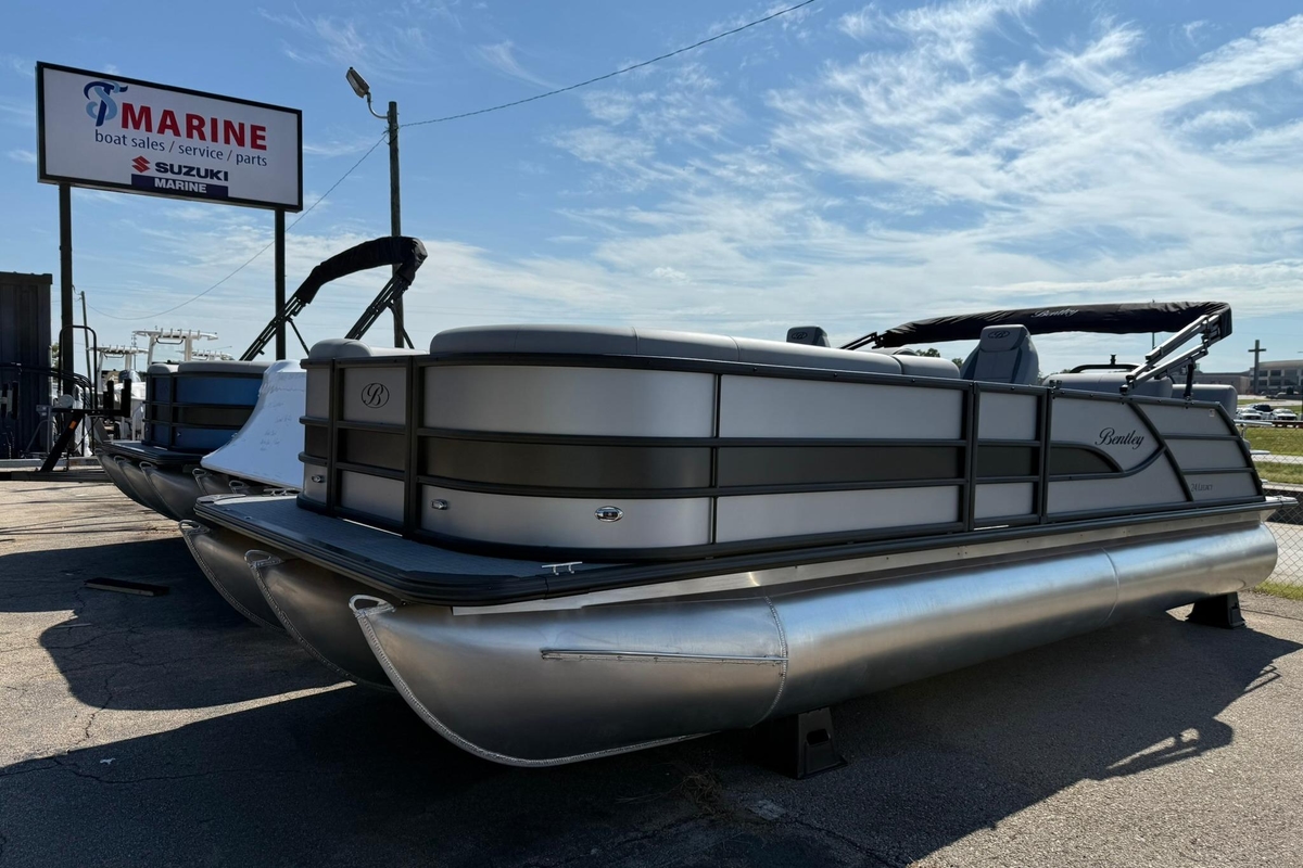 2025 Bentley Pontoons Legacy 243 QSB - Sold Boat