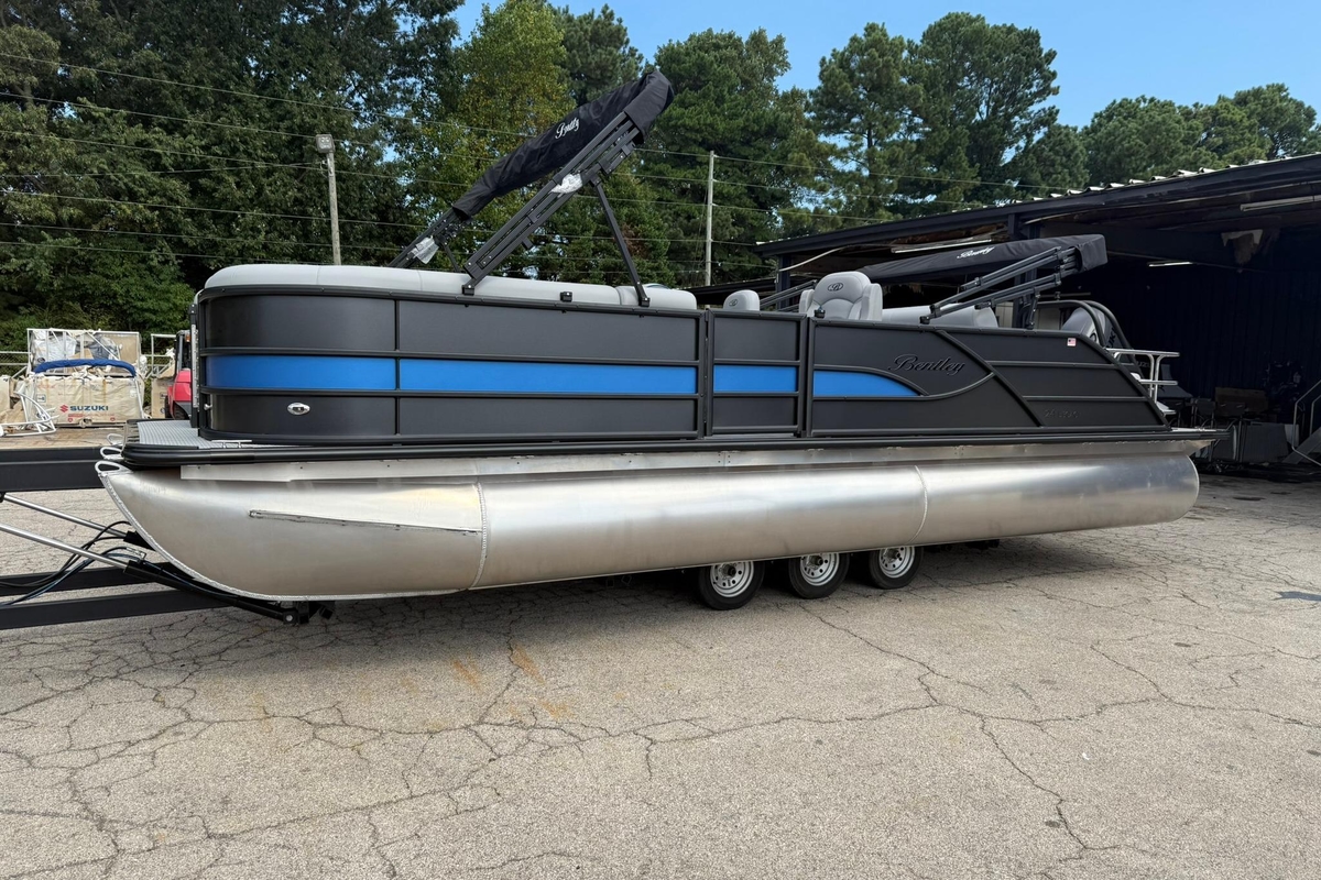 2025 Bentley Pontoons Legacy 243 Swingback - Sold Boat