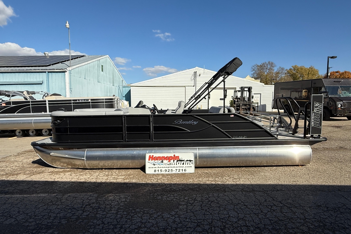 2026 Bentley Pontoons Legacy 243 Swingback - Sold Boat