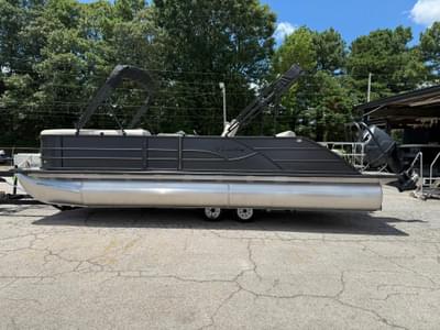 BOATZON | Bentley Pontoons Legacy 243 Swingback 2026