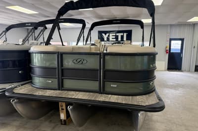 BOATZON | Bentley Pontoons Legacy 243 Swingback 2026