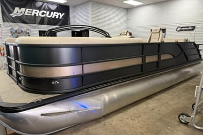 BOATZON | Bentley Pontoons Legacy 243 Swingback 2026