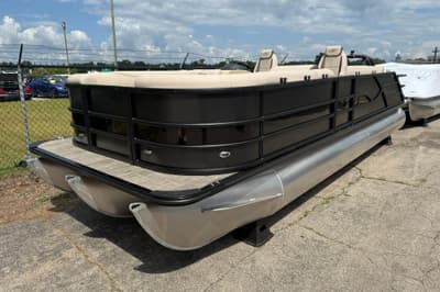 BOATZON | Bentley Pontoons Legacy 243 Swingback 2026