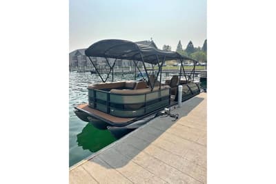 BOATZON | Bentley Pontoons Legacy 243 Swingback 2026