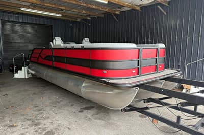 BOATZON | Bentley Pontoons Legacy 243 Swingback 2026