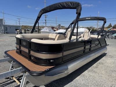 BOATZON | Bentley Pontoons LEGACY 243 SWINGBACK 2026