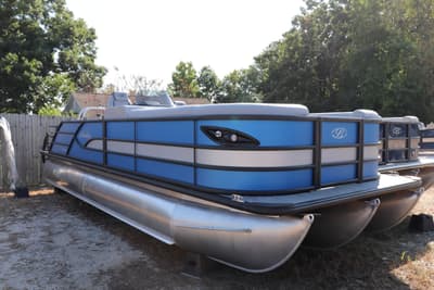 BOATZON | Bentley Pontoons Legacy 243 Swingback 2027